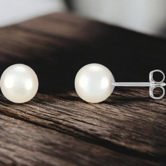 8.0 - 8.5 mm White Freshwater Cultured Pearls in 14kt White Gold